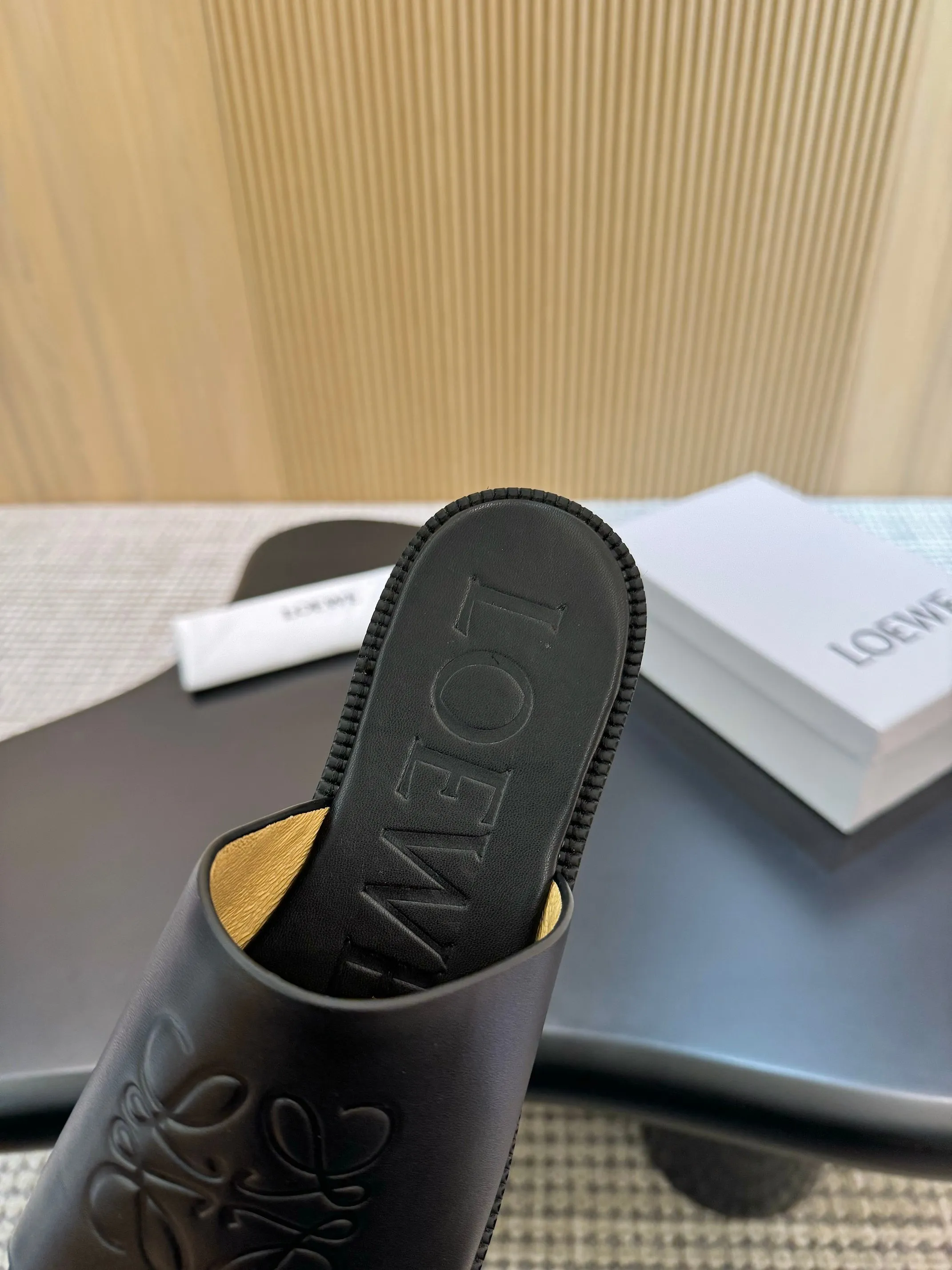 👟👟Ex-factory price 340👟👟 Genuine leather sole +40 LOEWE 25th spring and summer new style, same style for men and women, six colors to choose from. Code number:35-45